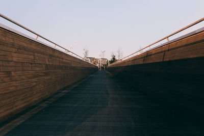 Footbridge leading to bridge