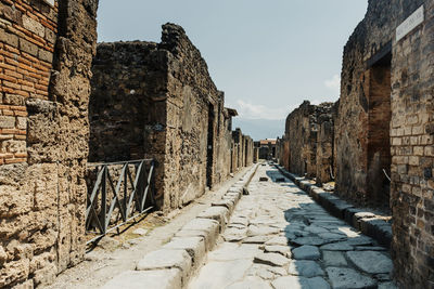 Old ruin building against sky