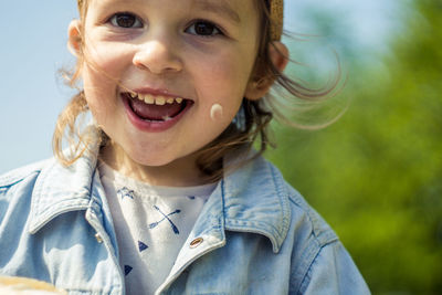 Portrait of smiling girl