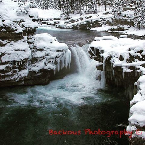 cold temperature, winter, snow, water, season, frozen, weather, flowing water, flowing, nature, white color, beauty in nature, river, waterfall, ice, rock - object, motion, covering, scenics, day
