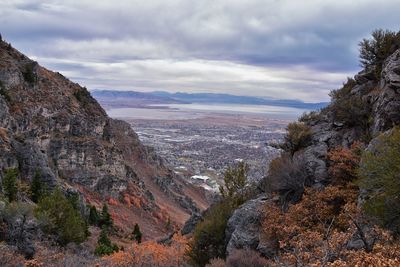 Slate canyon views from hiking trail fall, provo peak, slide rock canyon, wasatch  front, utah usa