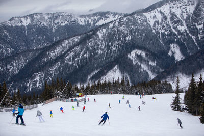 People skiing