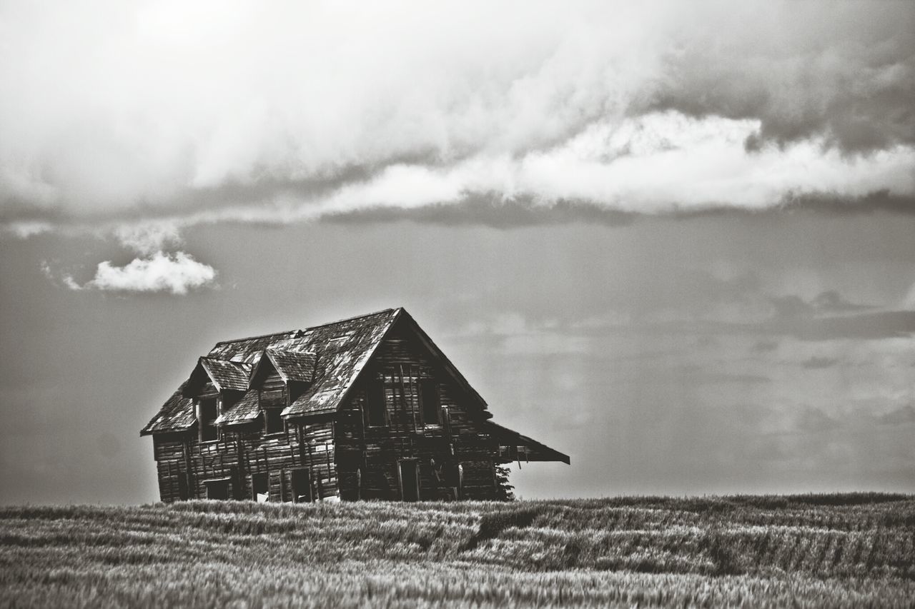 building exterior, built structure, architecture, sky, field, cloud - sky, rural scene, house, grass, landscape, cloudy, agriculture, farm, barn, cloud, nature, tranquil scene, weather, tranquility, outdoors