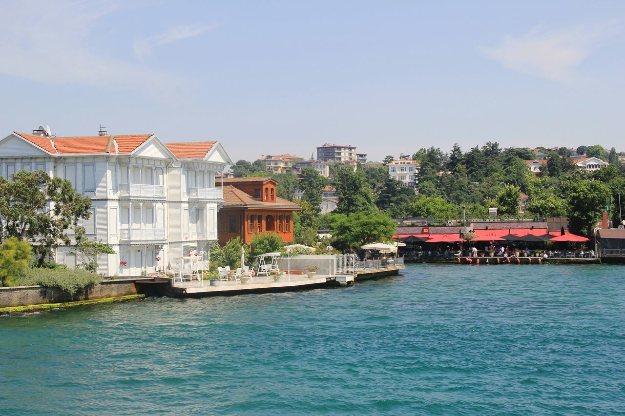 architecture, building exterior, built structure, water, waterfront, tree, sky, rippled, house, river, sea, residential structure, residential building, blue, day, outdoors, nature, city, no people, cloud