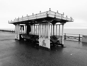 Lifeguard hut against sky