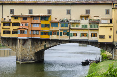 Vecchio bridge in florence, italy