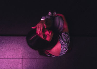 Full length of woman sitting on floor