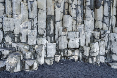 Beautiful view of basalt rock columns formation on seashore of reynisfjara beach