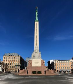 Statue of historic building against blue sky