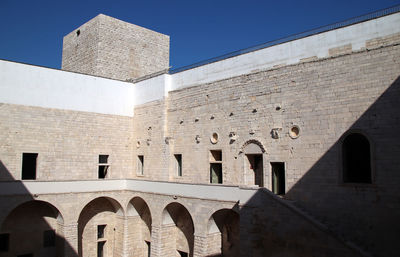 Central courtyard and staircase leading to the first floor of the swabian castle.