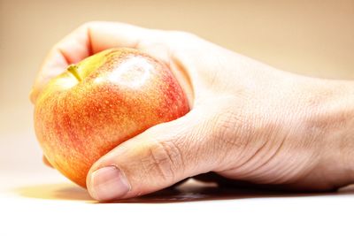 Close-up of hand holding apple