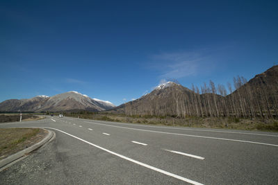 Amazing scenic view of snow capped mountains range in arthur's pass route, new zealand.