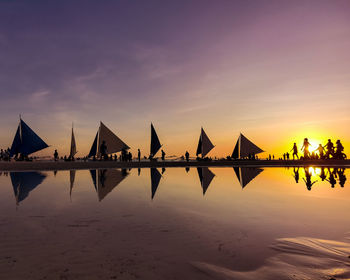 Tourists and boats alike lined up the beach in time for the sunset