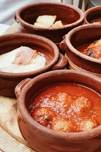 Close-up of bread in bowl on table