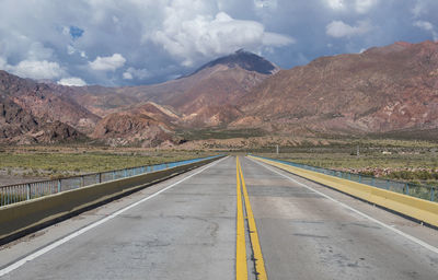 Diminishing perspective of road, uspallata, mendoza, argentina