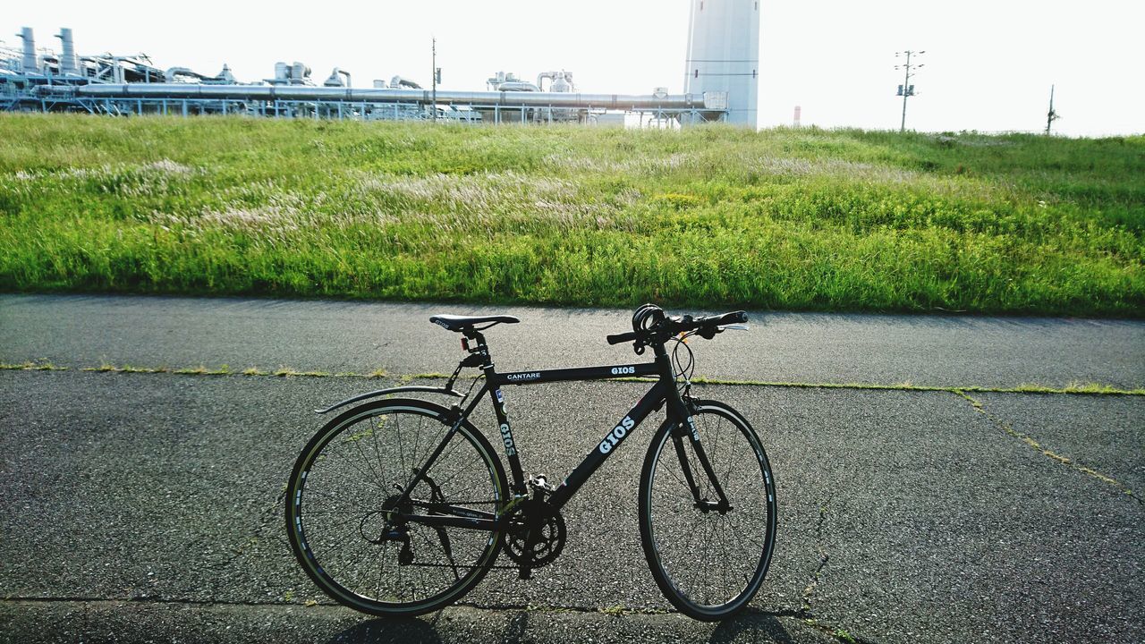 bicycle, transportation, mode of transport, land vehicle, parked, stationary, parking, street, building exterior, built structure, riding, architecture, cobblestone, cycle, cycling, railing, road, day, shadow, sunlight