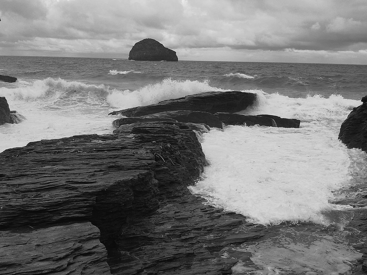 sea, water, beach, wave, scenics, horizon over water, tranquil scene, surf, beauty in nature, tranquility, shore, vacations, sky, nature, idyllic, tourism, non-urban scene, travel destinations, coastline, cloud, seascape, summer, splashing, remote, tide, power in nature, outdoors, ocean, cloud - sky