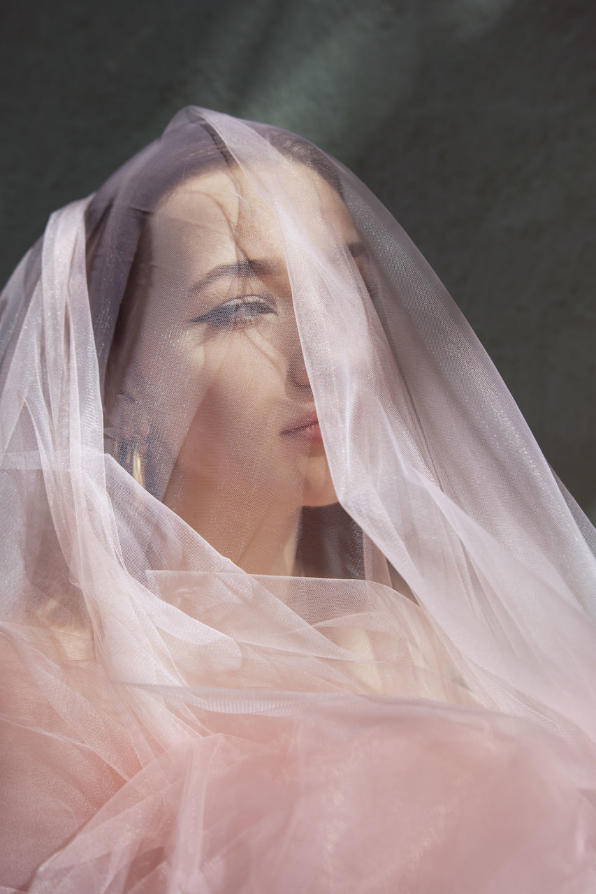 veil, one person, women, wedding, newlywed, bride, real people, young women, event, portrait, young adult, adult, lifestyles, headshot, celebration, beauty, life events, beautiful woman, contemplation