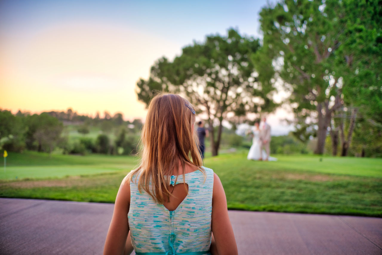 real people, tree, focus on foreground, one person, rear view, outdoors, day, leisure activity, nature, sky, young adult, people