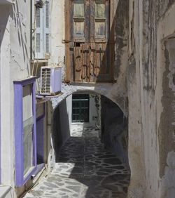 Alley amidst old buildings