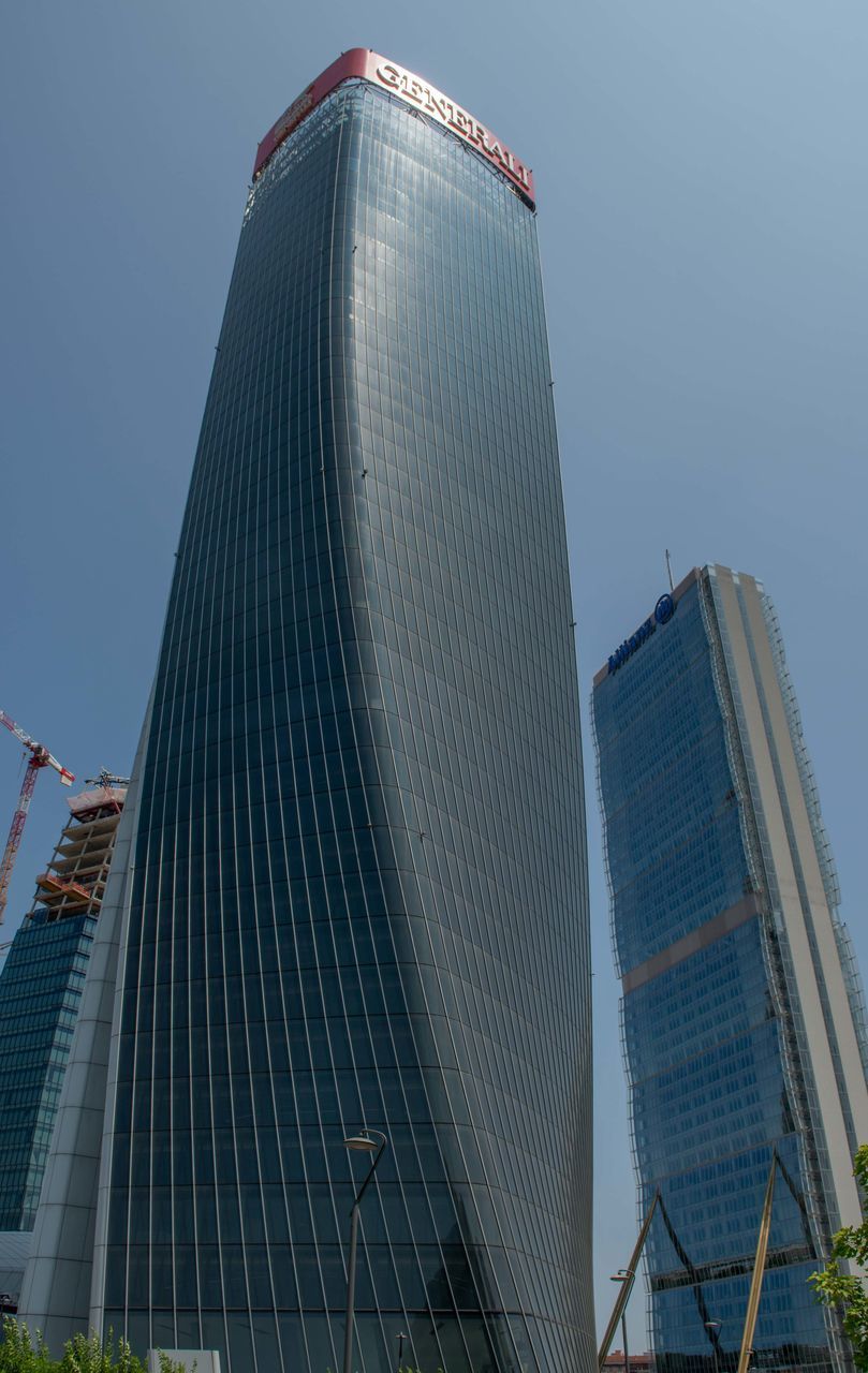 LOW ANGLE VIEW OF BUILDINGS AGAINST SKY