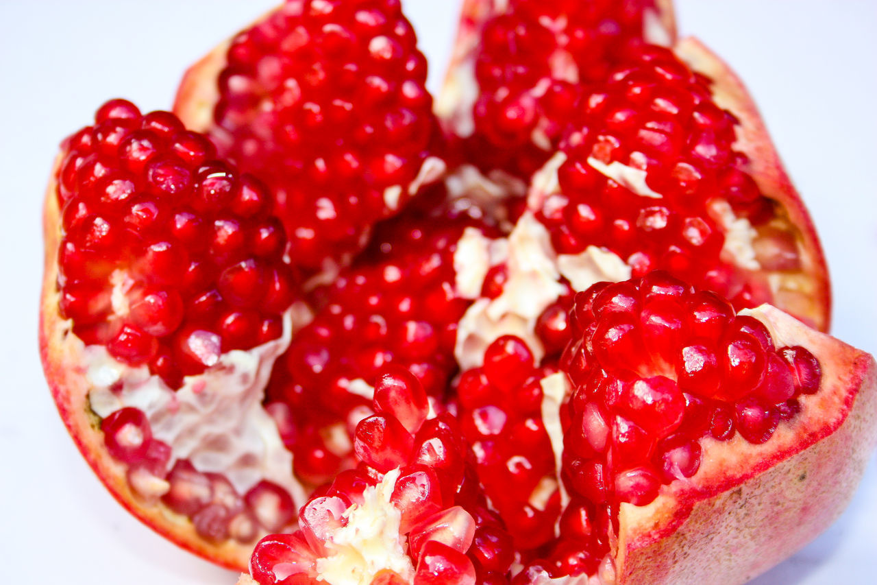 CLOSE-UP OF STRAWBERRY ON ICE