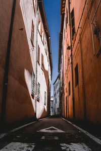 Narrow alley amidst buildings in city