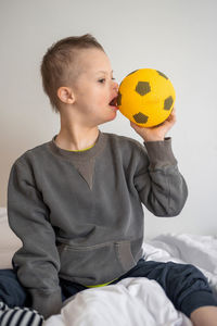 Young woman holding pumpkin