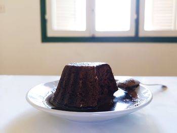 Close-up of chocolate cake in plate on table