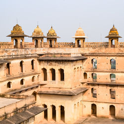 Beautiful view of orchha palace fort, raja mahal and chaturbhuj temple from jahangir mahal, orchha