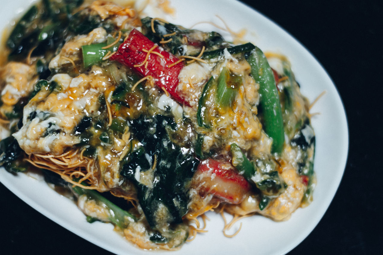 HIGH ANGLE VIEW OF SEAFOOD IN PLATE