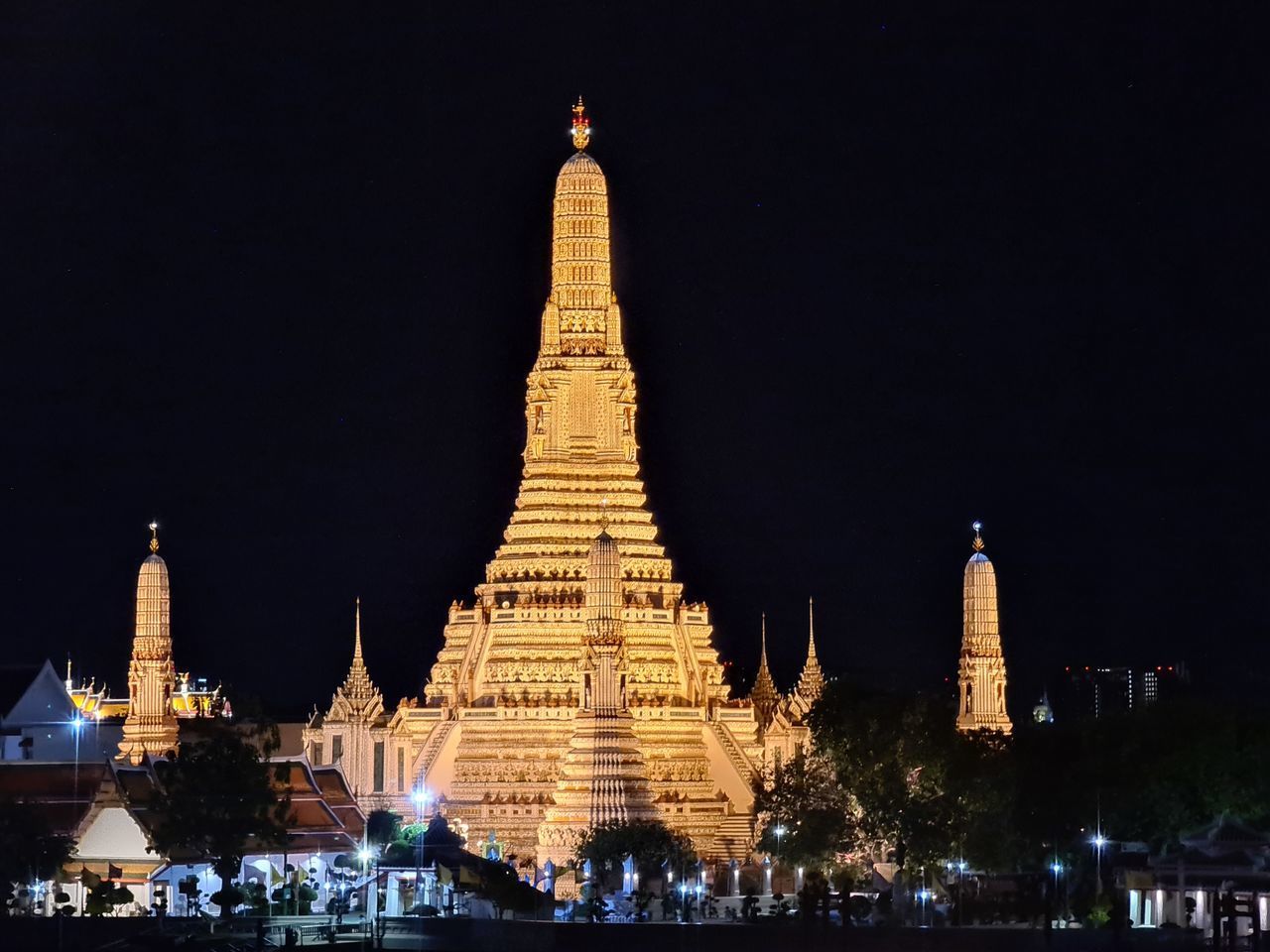 ILLUMINATED BUILDINGS AT NIGHT