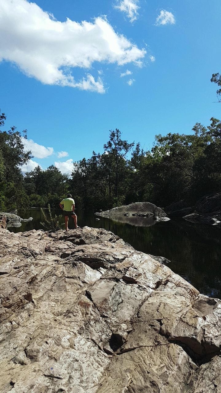 real people, one person, rear view, day, full length, tree, sky, outdoors, men, nature, adventure, tranquility, sunlight, leisure activity, hiking, scenics, beauty in nature, lifestyles, mountain, people