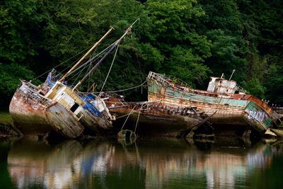 Abandoned boats at lakeside