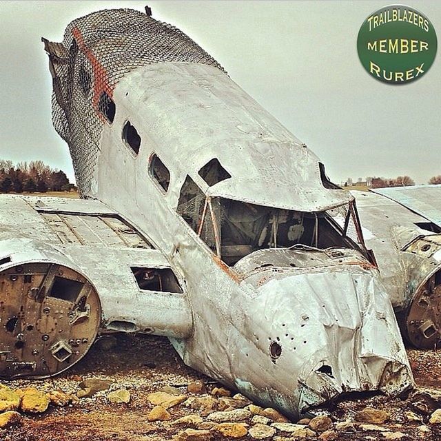 abandoned, obsolete, transportation, old, building exterior, built structure, mode of transport, architecture, damaged, run-down, deterioration, sky, car, land vehicle, day, rusty, outdoors, no people, clear sky, history