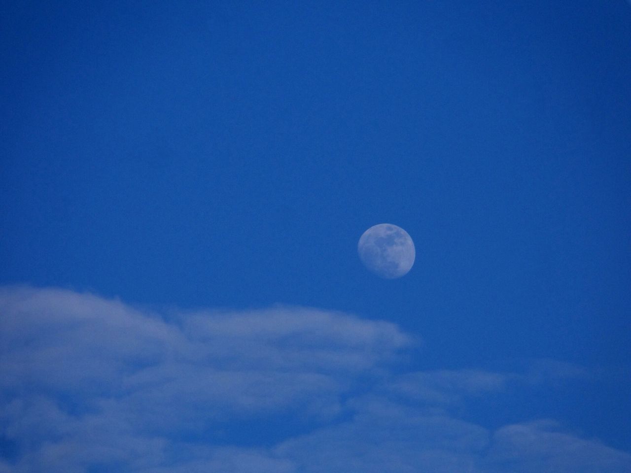 Daytime moon