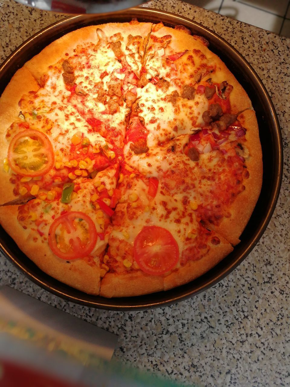 CLOSE-UP OF FOOD IN PLATE