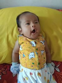Yellow yawn baby