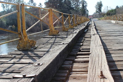 Surface level of boardwalk on footbridge