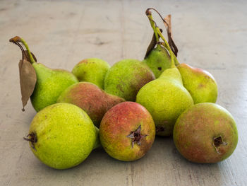 Bunch of pears on wooden surface