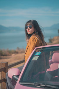 Portrait of young woman in sunglasses