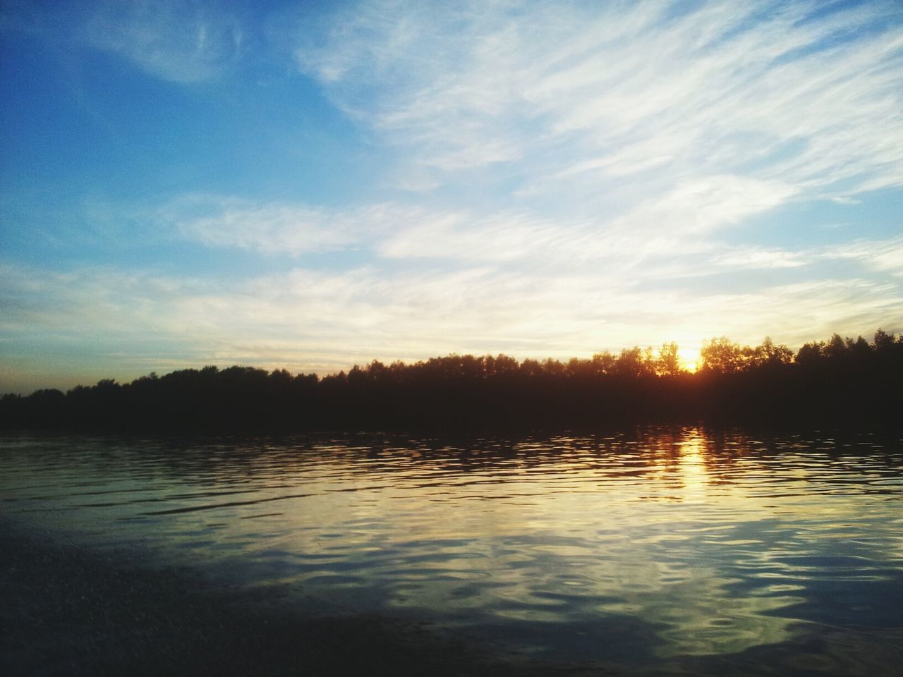 water, sunset, reflection, tranquil scene, tranquility, scenics, lake, waterfront, beauty in nature, sky, silhouette, nature, idyllic, cloud - sky, rippled, tree, outdoors, calm, cloud, river