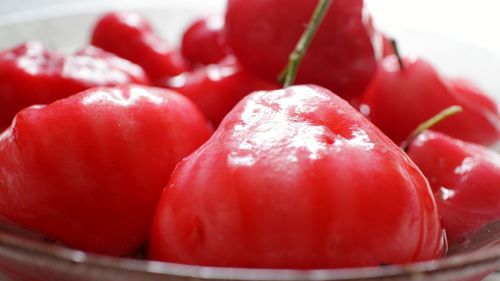 Close-up of cherries in bowl