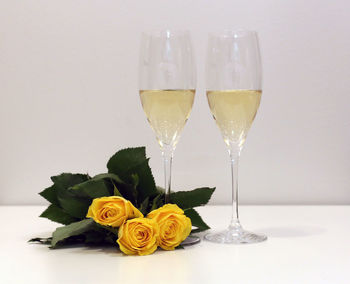 Close-up of rose bouquet on glass table