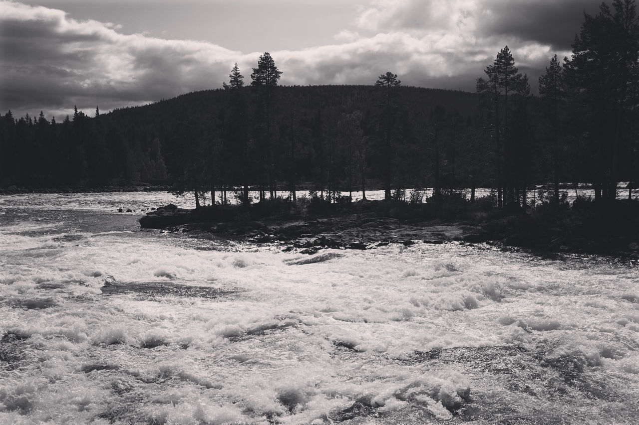 SCENIC VIEW OF RIVER FLOWING AGAINST SKY