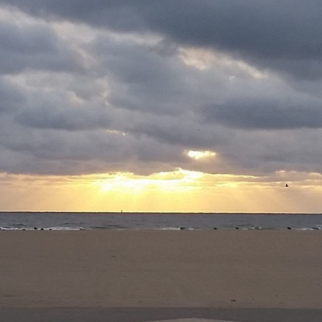 sea, beach, horizon over water, sunset, sky, scenics, water, tranquil scene, shore, beauty in nature, cloud - sky, tranquility, sand, idyllic, nature, cloudy, orange color, cloud, incidental people, sun