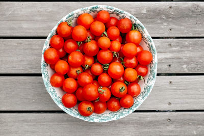 Close-up of tomatoes in bowl