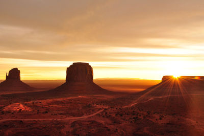 Sunrise in monument valle