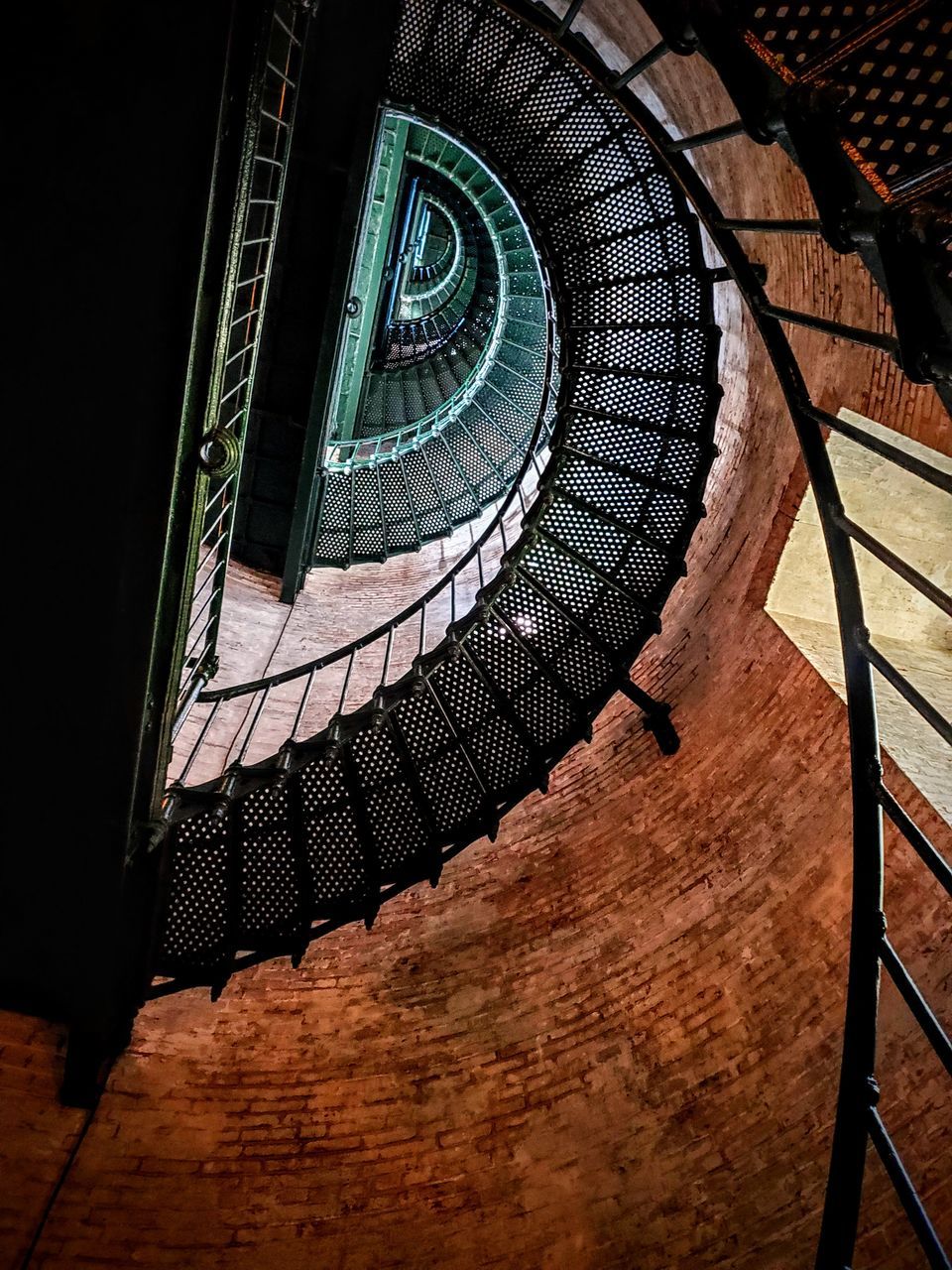 LOW ANGLE VIEW OF STAIRCASE