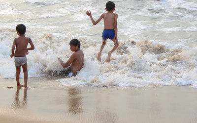 Full length of father and daughter on beach